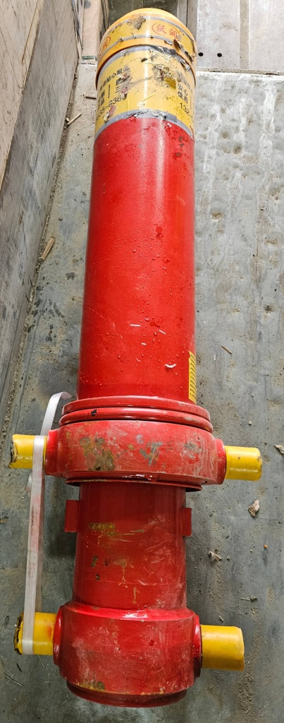 картинка Гидроцилиндр подъема кузова SHACMAN FCA180-4-4280ZZ-009 от магазина Dulan.tj