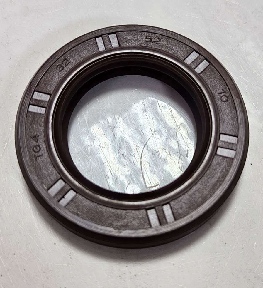 картинка Сальник 32x52x10 компрессора насоса подъема кузова HOWO от магазина Dulan.tj