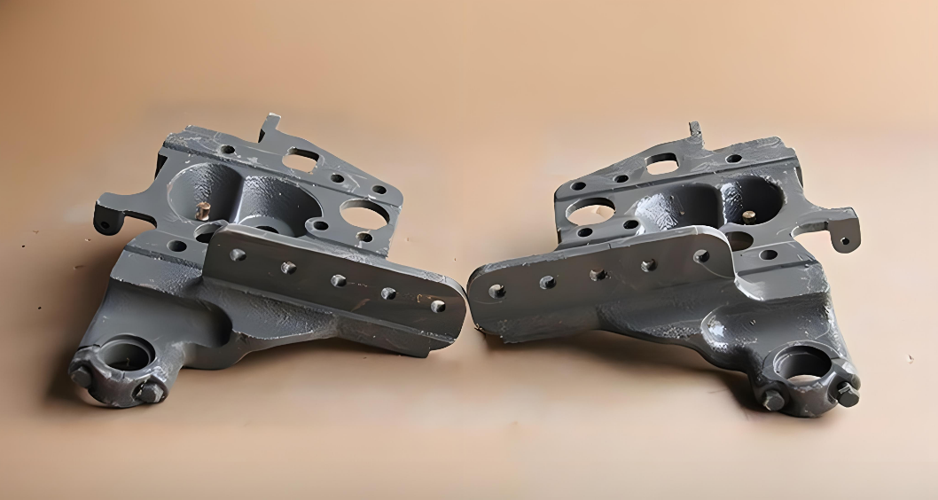 картинка Кронштейн торсиона кабины правый Sinotruk, Howo, Хово AZ1642430232 от магазина Dulan.tj