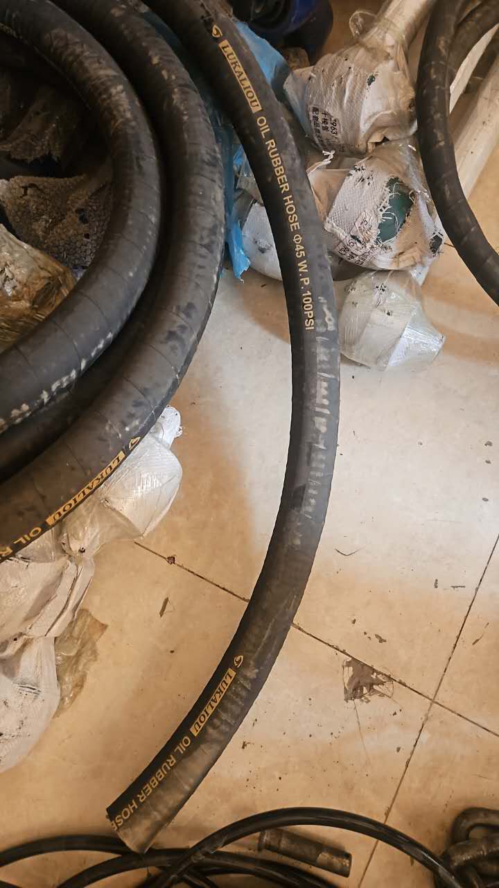 картинка Шланг гидравлический подъёма кузова Ф45 SHACMAN/HOWO от магазина Dulan.tj