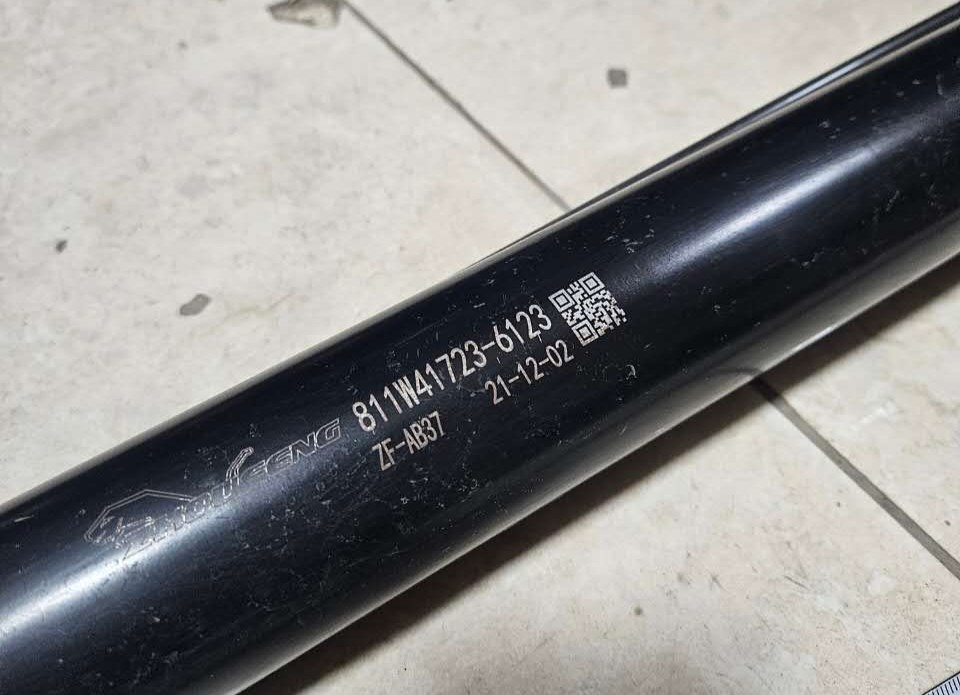 картинка Гидроцилиндр подъема кабины L=950мм HOWO T5G 811W41723-6123 от магазина Dulan.tj