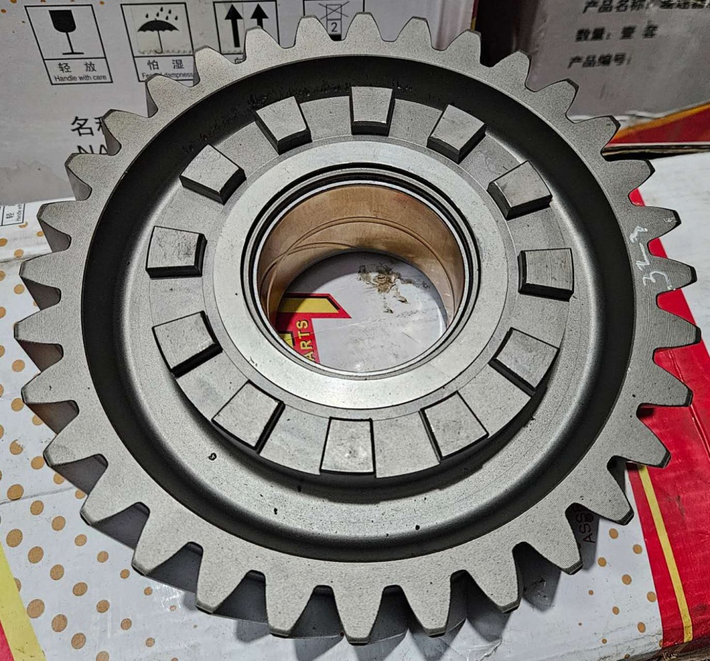 картинка Шестерня ведущая среднего моста Z=32 SHACMAN X3000 DZ90149320000 от магазина Dulan.tj