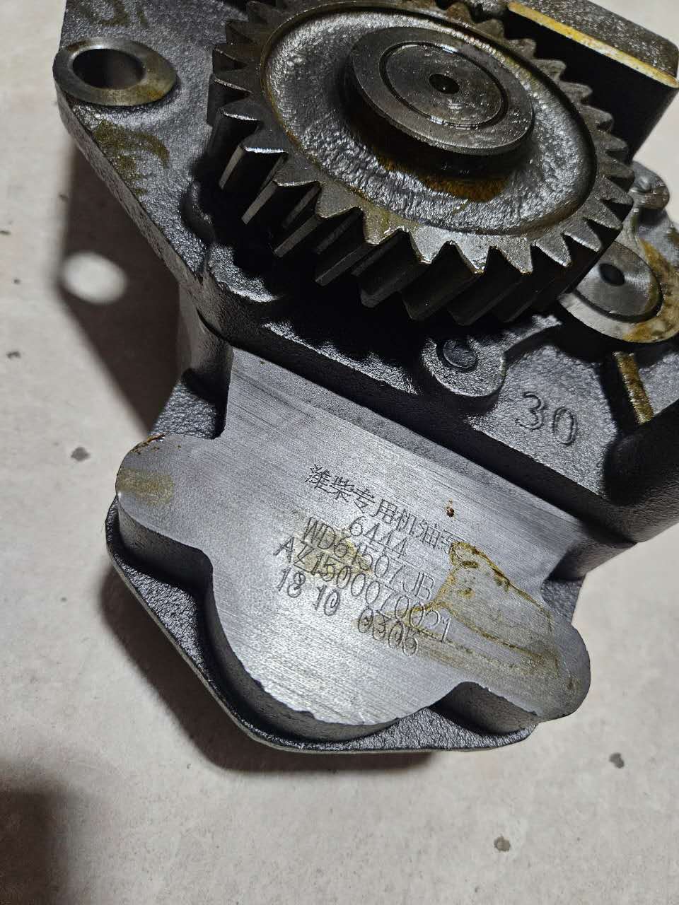 картинка Насос масляный WP10/WD615 SHACMAN/HOWO VG1500070021 от магазина Dulan.tj