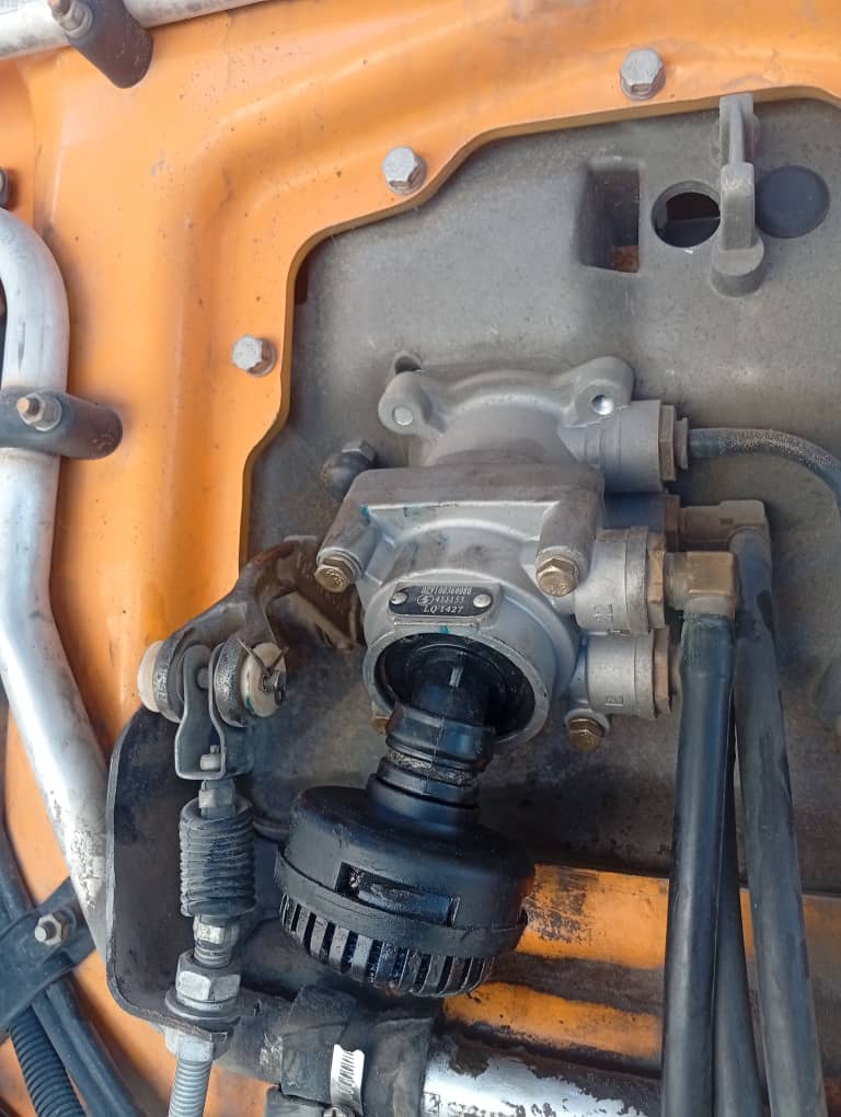 картинка Кран тормозной главный SHACMAN F2000, F3000 DZ9100360080 от магазина Dulan.tj