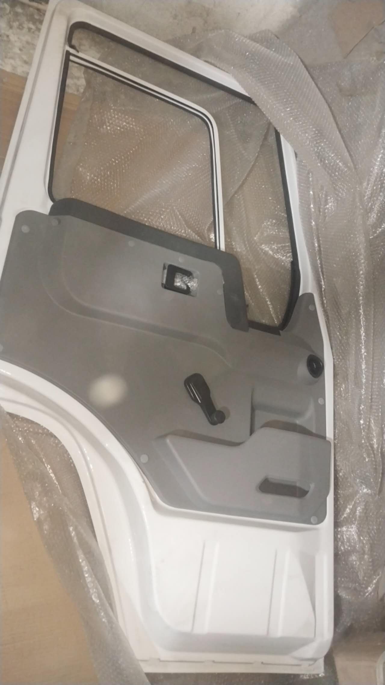 картинка Дверь кабины левая HOWO AZ1642210001 от магазина Dulan.tj