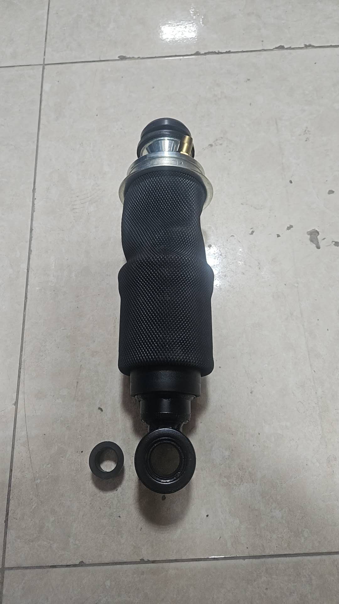 картинка Амортизатор кабины передний пневматический HOWO A7 WG1664430078 от магазина Dulan.tj