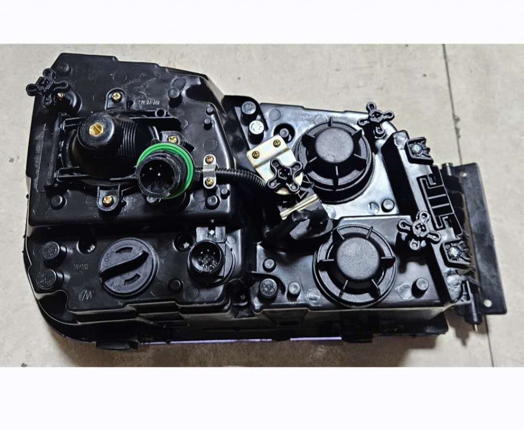 картинка Фара SHACMAN X3000 LED левая самосвал DZ96189722010 от магазина Dulan.tj