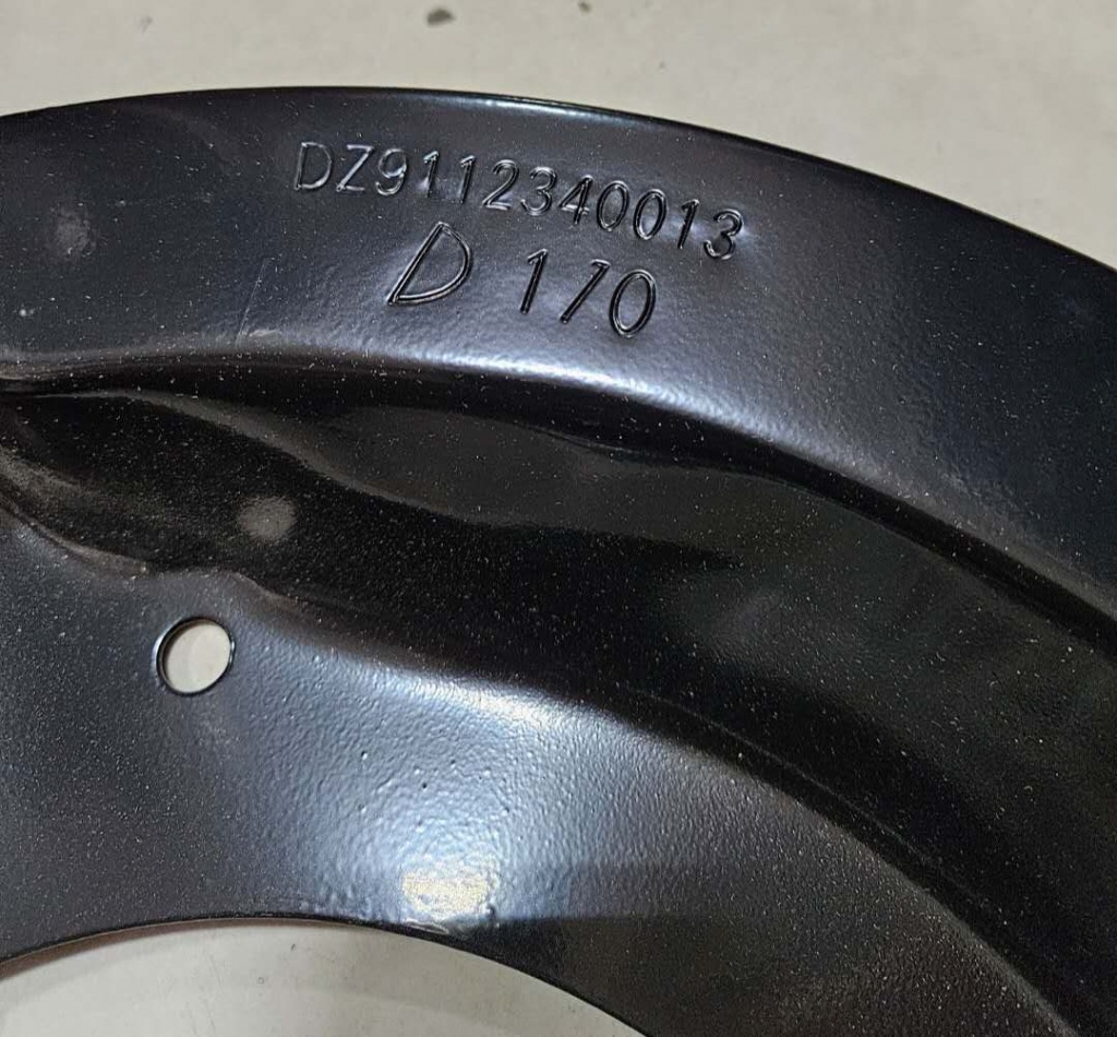 картинка Пыльник (щиток) тормозов SHACMAN F3000 задний DZ9112340012/DZ9112340013 от магазина Dulan.tj