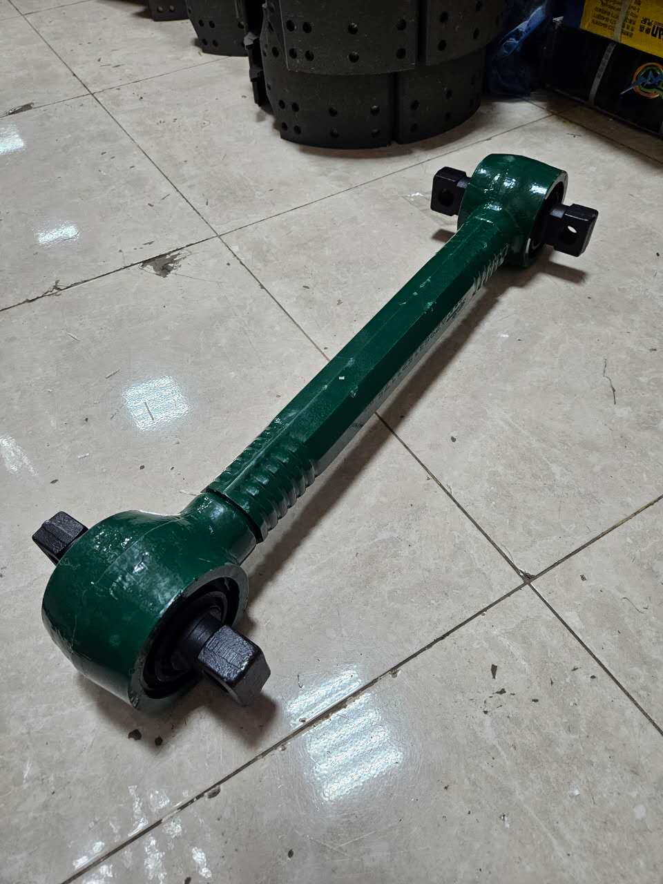 картинка Тяга реактивная заднего моста самосвалов Howo L=610мм AZ9725521174 от магазина Dulan.tj