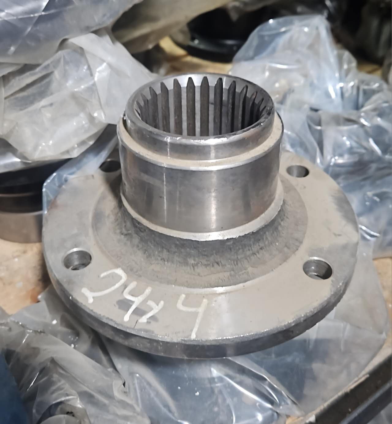 картинка Фланец подвесного подшипника SHACMAN F3000 180х4  Z=24 от магазина Dulan.tj