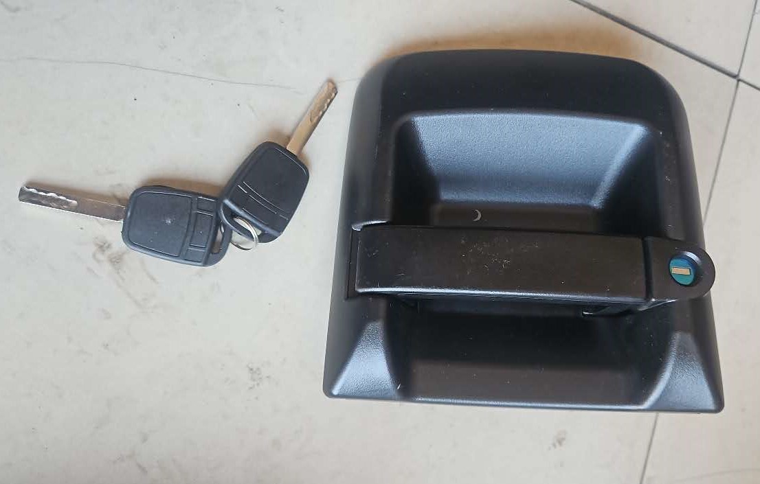 картинка Ручка двери наружная левая SHACMAN M3000 DZ15221340015 от магазина Dulan.tj