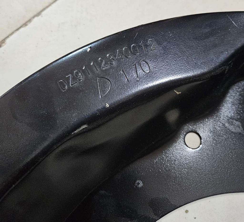 картинка Пыльник (щиток) тормозов SHACMAN F3000 задний DZ9112340012/DZ9112340013 от магазина Dulan.tj