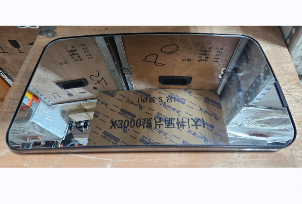 картинка Стекло зеркала левое с подогревом SHACMAN X3000 DZ142517700301 от магазина Dulan.tj