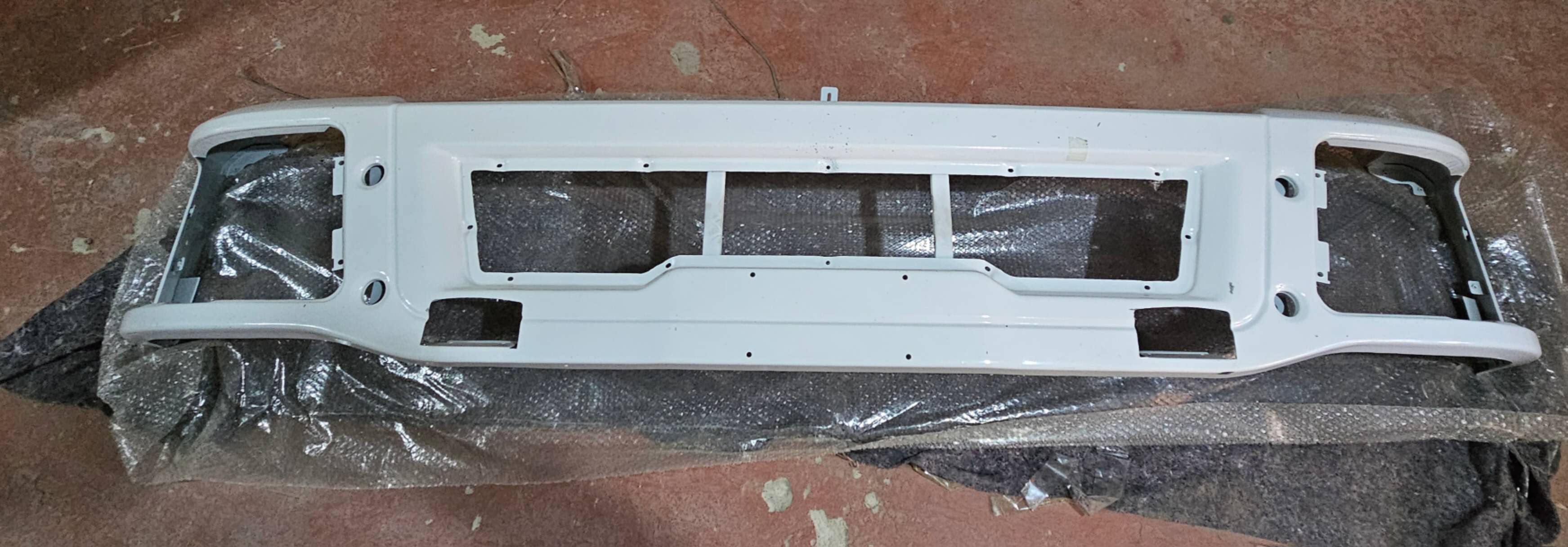 картинка Бампер SHACMAN F3000 передний металлический (под покраску) DZ93259932159 от магазина Dulan.tj