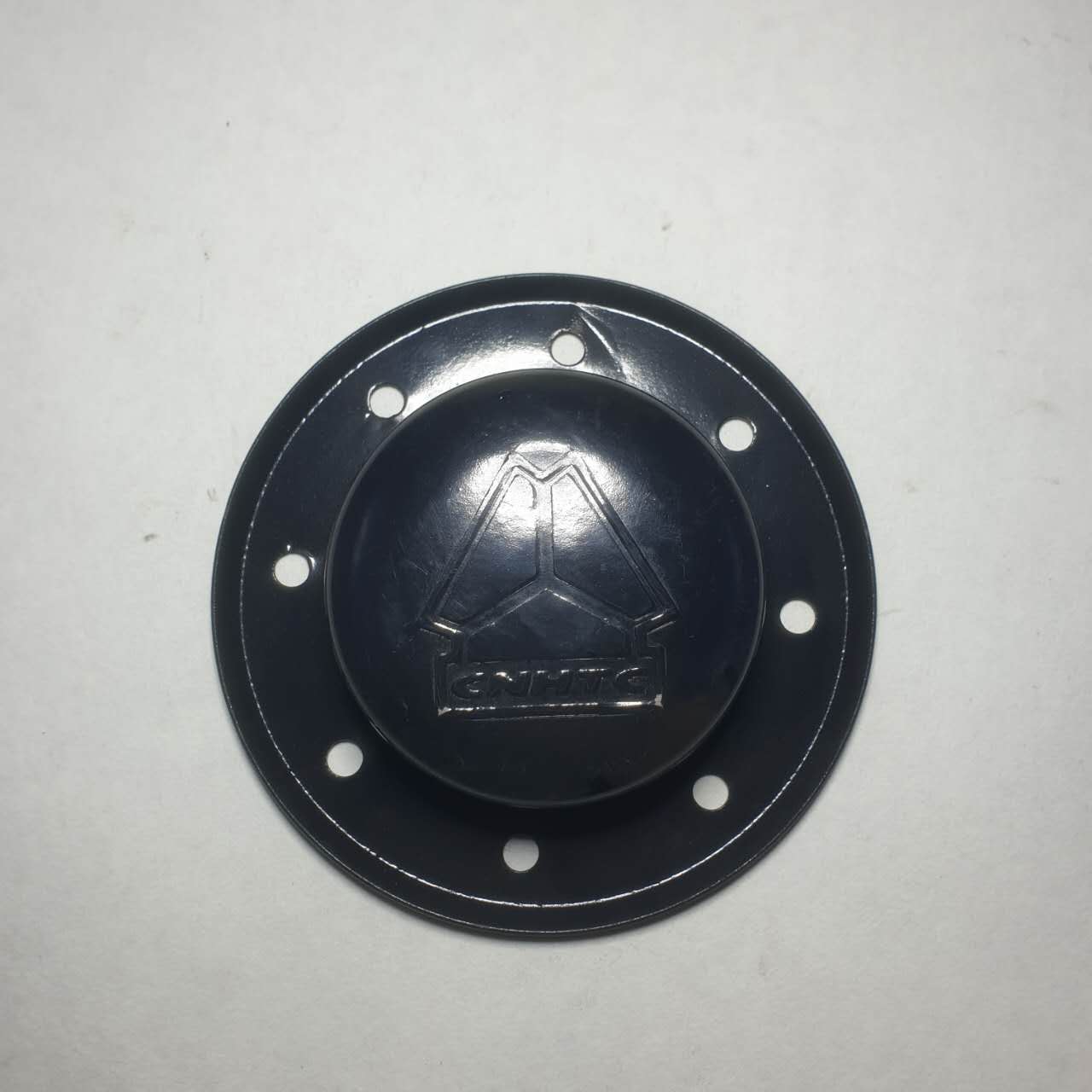 картинка Крышка передней ступицы 8-отв Sinotruk, Howo, Хово 1880410043 от магазина Dulan.tj