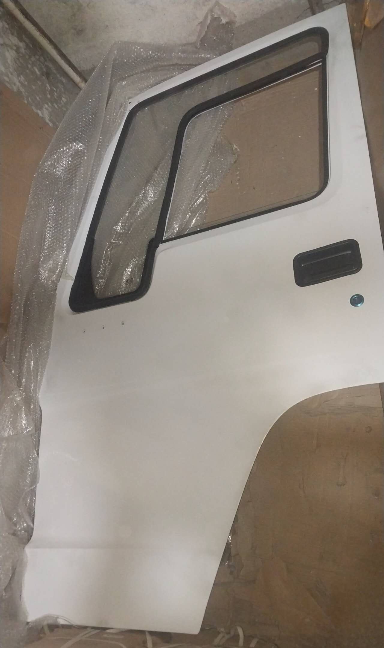 картинка Дверь кабины левая HOWO AZ1642210001 от магазина Dulan.tj