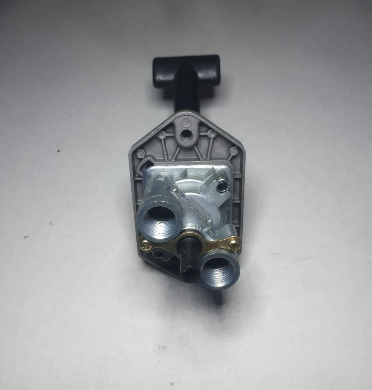 картинка Кран ручного тормоза прицепа F3000 DZ93189360062 от магазина Dulan.tj