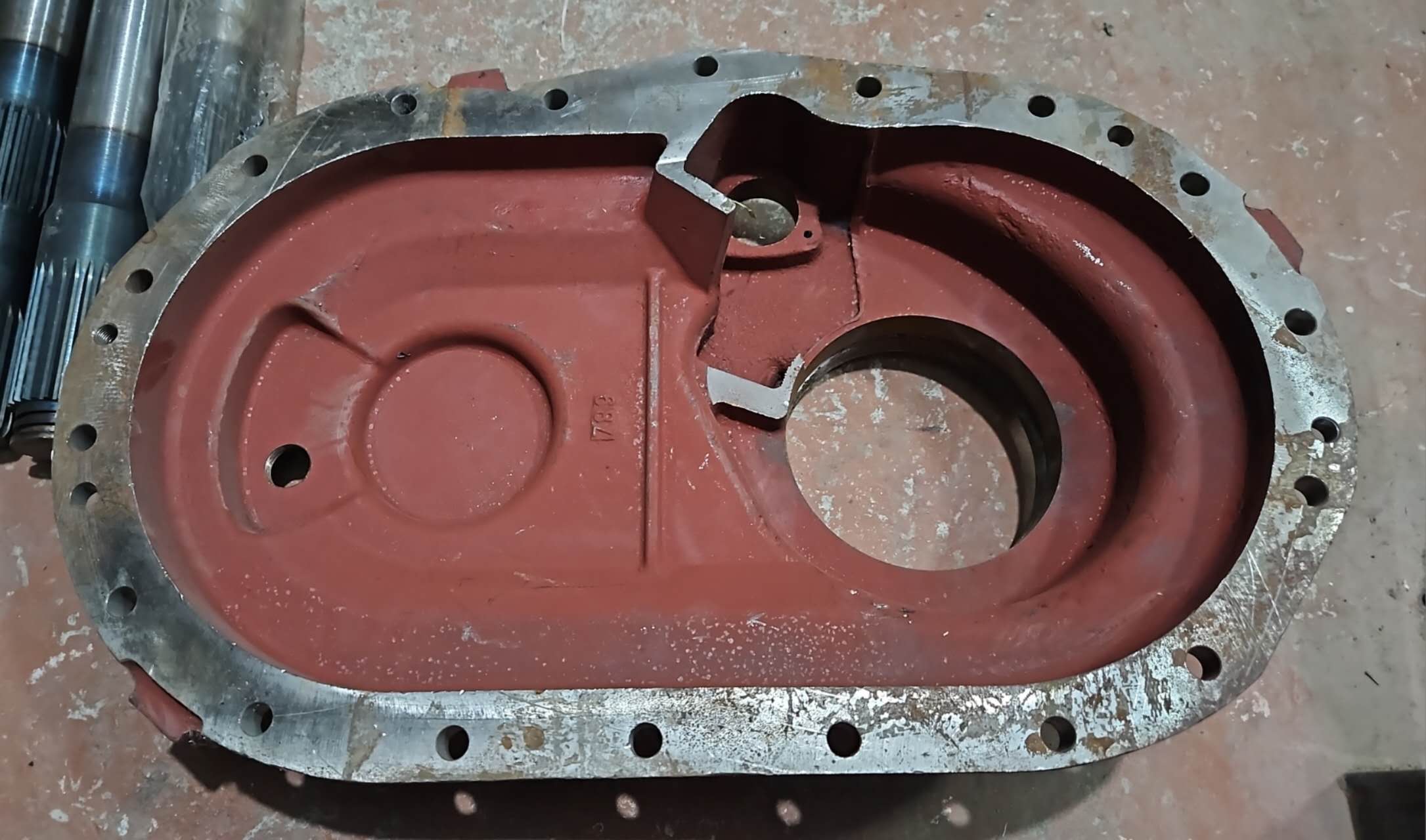 картинка Крышка редуктора среднего моста SHACMAN DZ90129320115 от магазина Dulan.tj