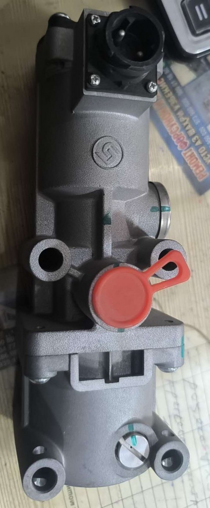 картинка Клапан электромагнитный ретардера SHACMAN X3000 HB400-60001-2 от магазина Dulan.tj