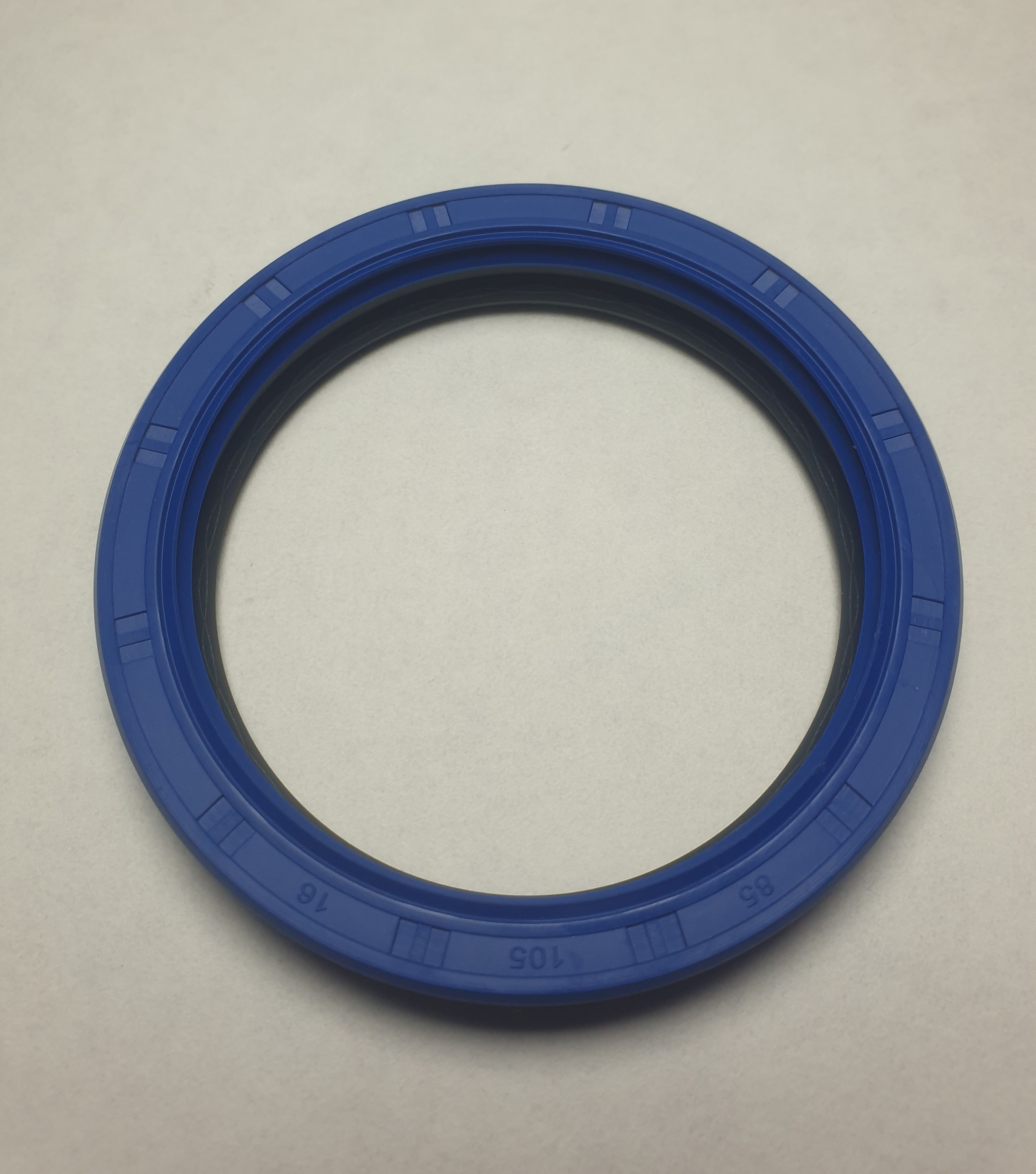 картинка Сальник 85*105*16 хвостовика редуктора AZ9112320184/AZ9112320030 от магазина Dulan.tj