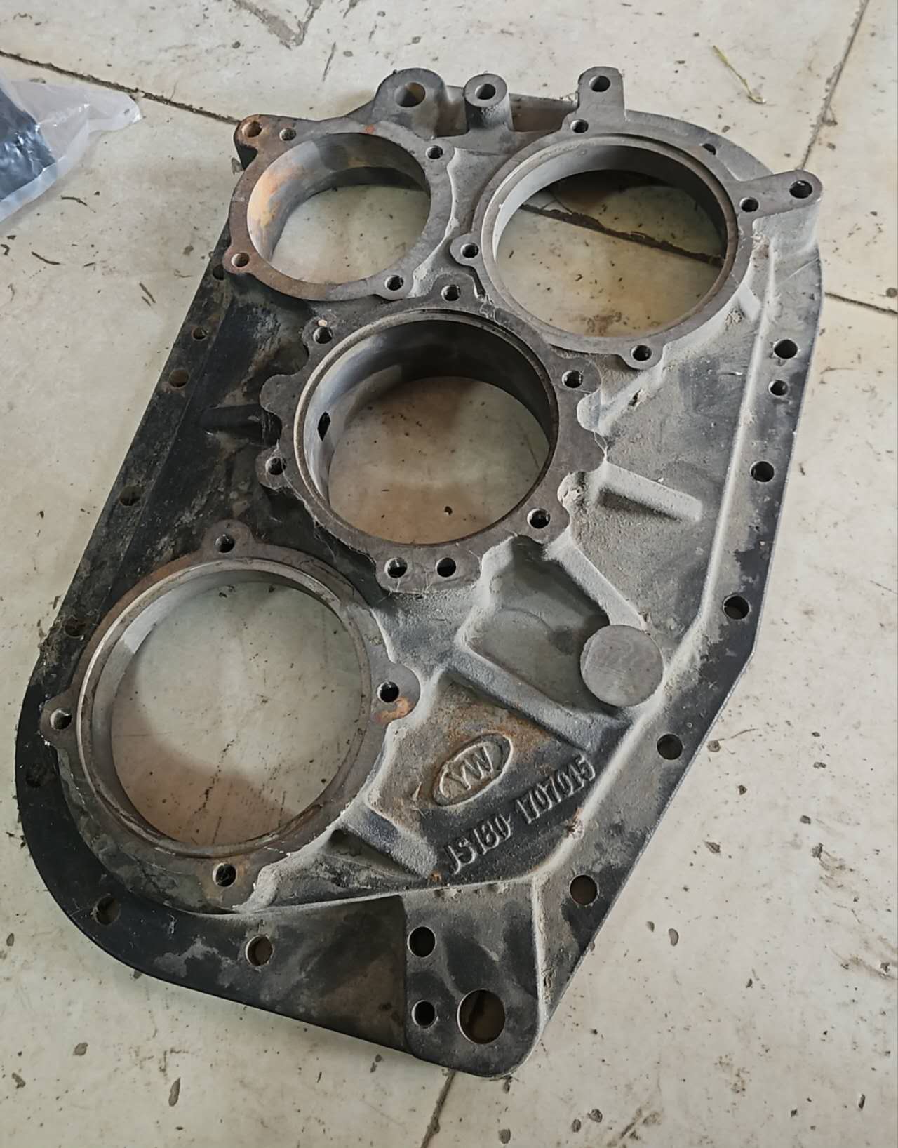 картинка Крышка задняя КПП JS180-1707015 от магазина Dulan.tj