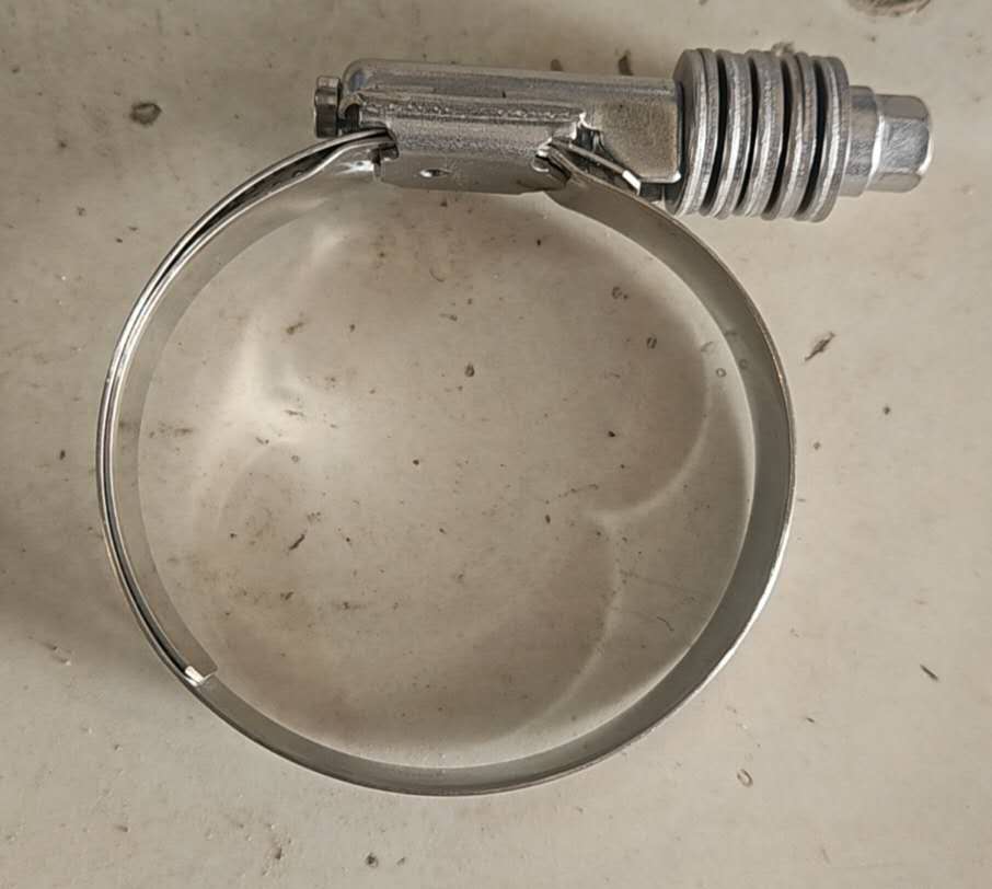 картинка Хомут силовой с болтом 45-67мм лента от магазина Dulan.tj