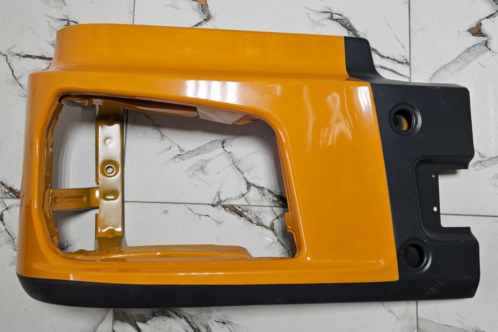 картинка Бампер SHACMAN X3000 правый самосвал металлический желтый DZ97259623312-WX от магазина Dulan.tj