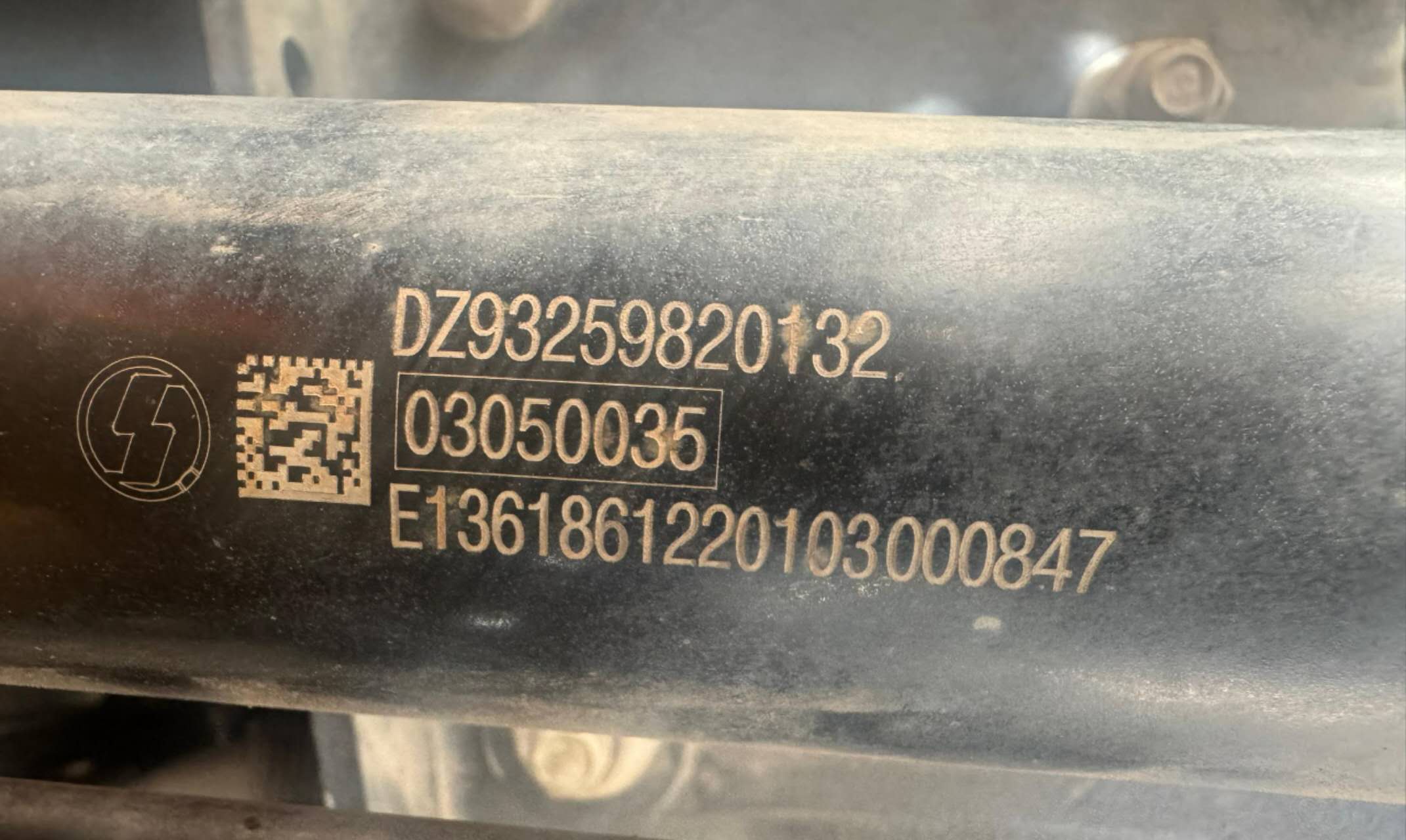 картинка Цилиндр подъема кабины SHACMAN F3000, X3000 L=600  DZ93259820132 от магазина Dulan.tj