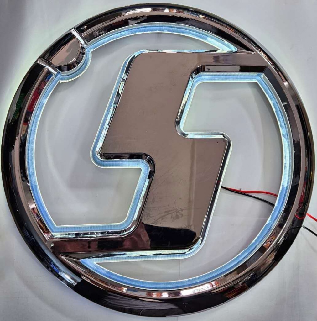 картинка Эмблема на капот SHACMAN X3000 Х5000 LED DZ16251950030 от магазина Dulan.tj