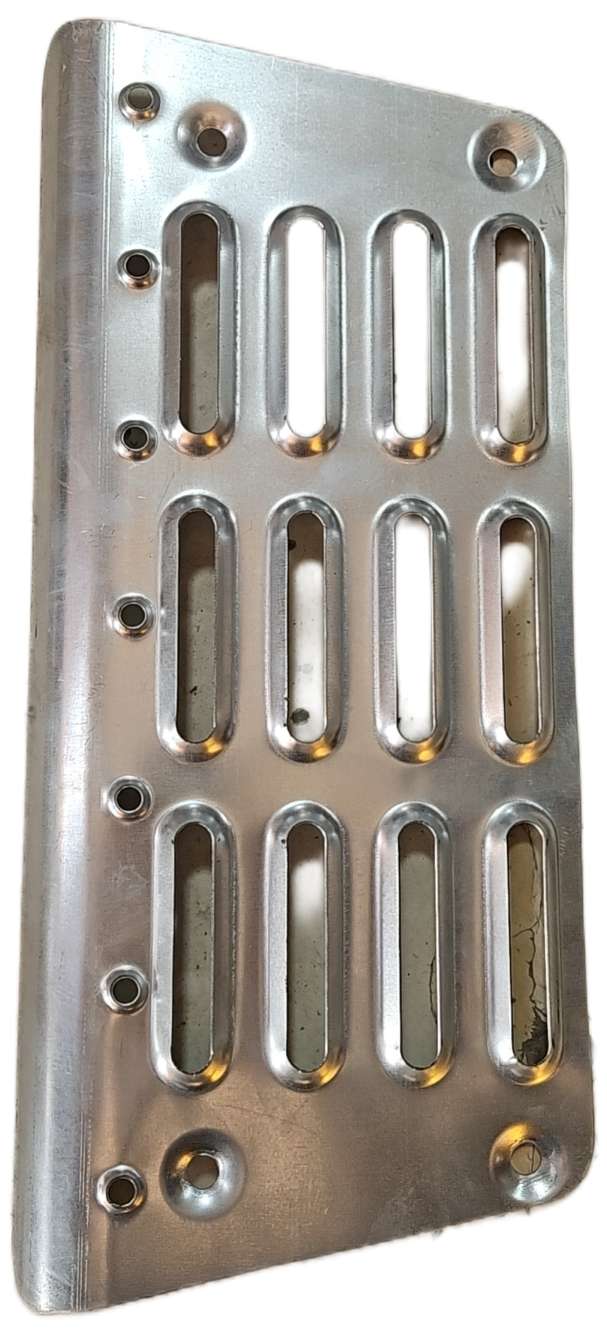 картинка Подножка нижняя металлическая HOWO WG1642240116 от магазина Dulan.tj