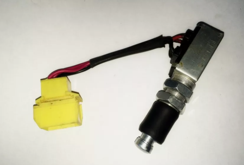 картинка Выключатель стоп-сигнала (лягушка) Sinotruk, Howo, WG9725716002/1 от магазина Dulan.tj